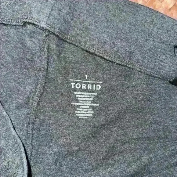 Torrid women’s gray biker shorts size 1X - Picture 2 of 3